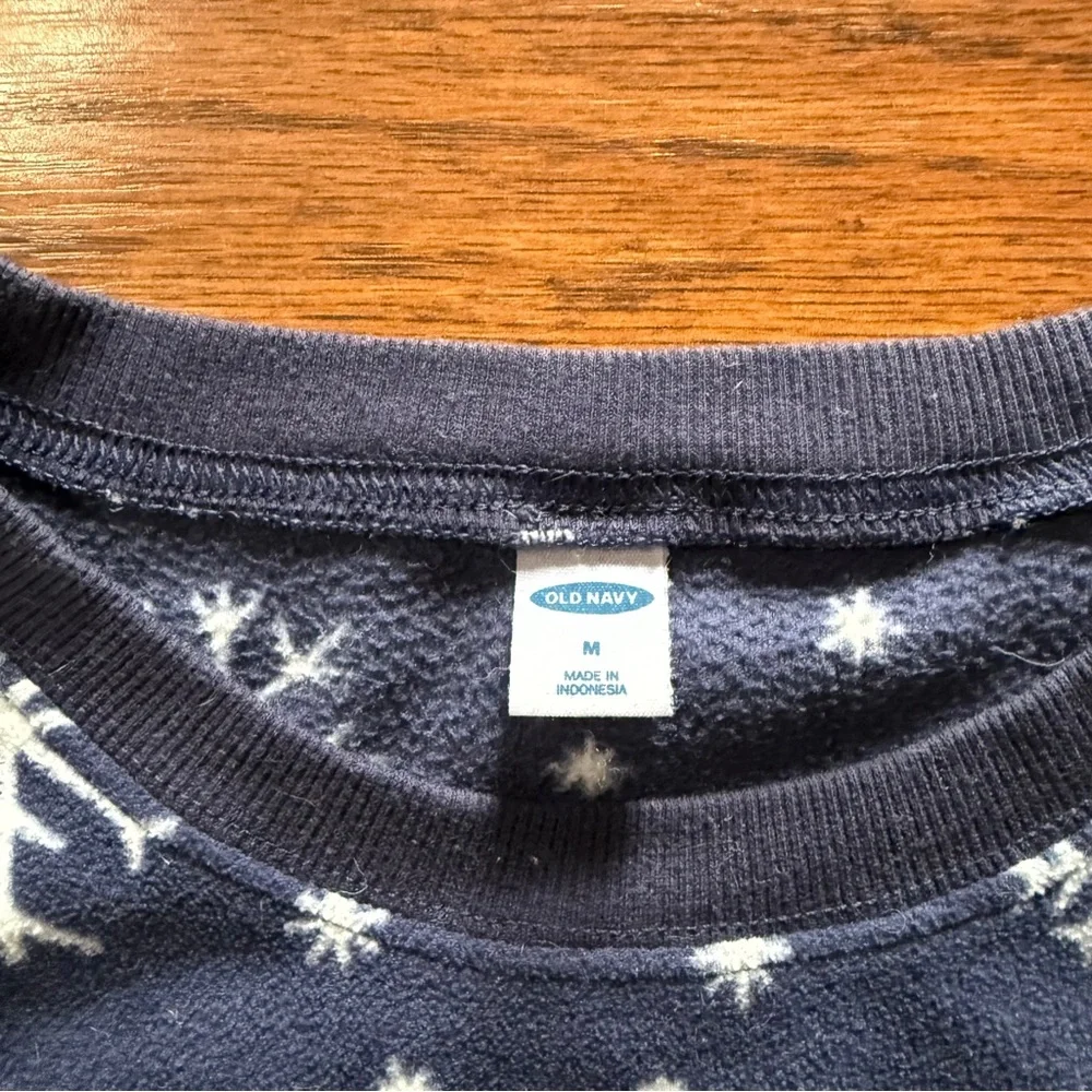 Old Navy Pajama Set in Navy with Snowflakes Size Medium - Picture 4 of 11